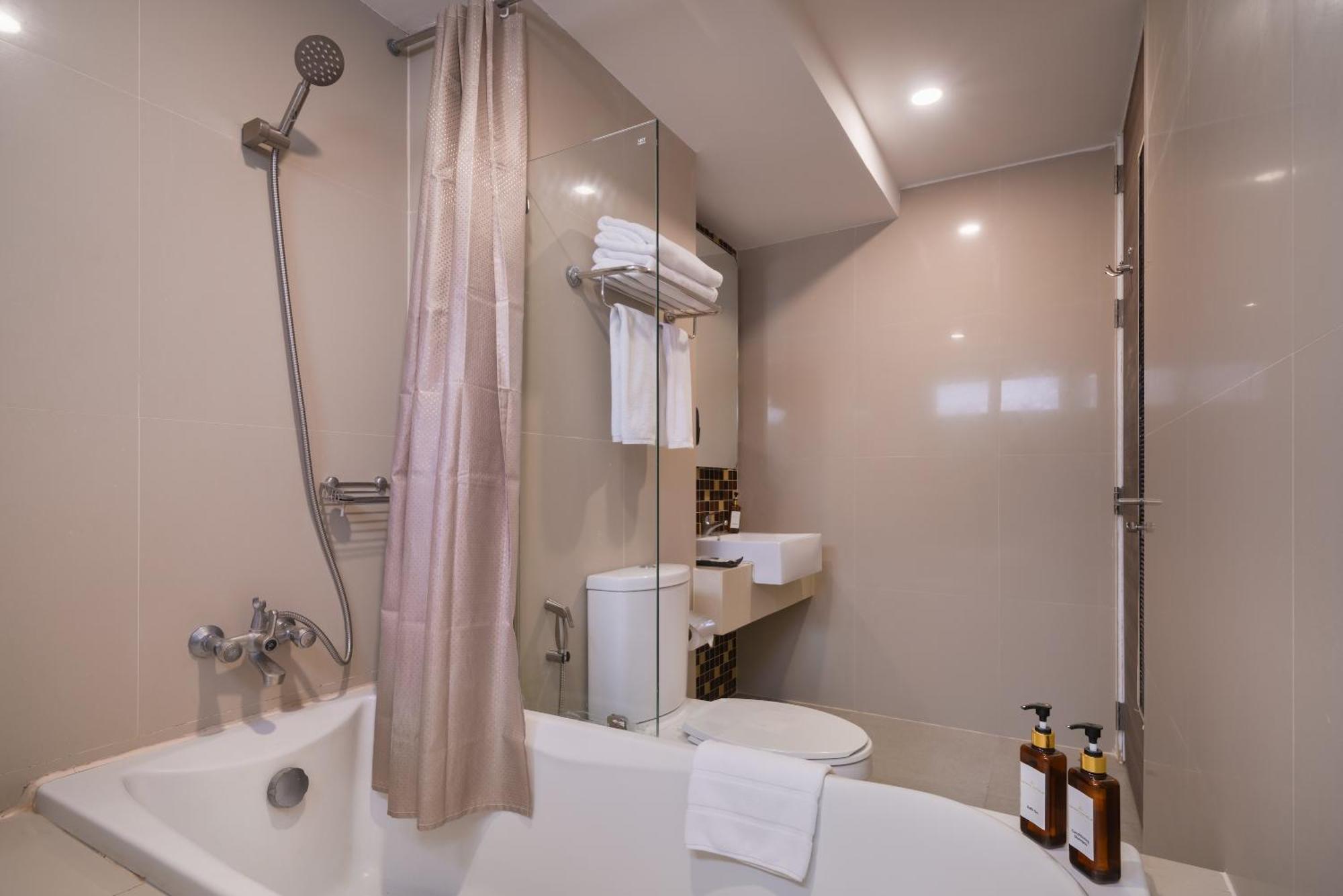 Aspira Suites Sukhumvit 20 Бангкок Экстерьер фото