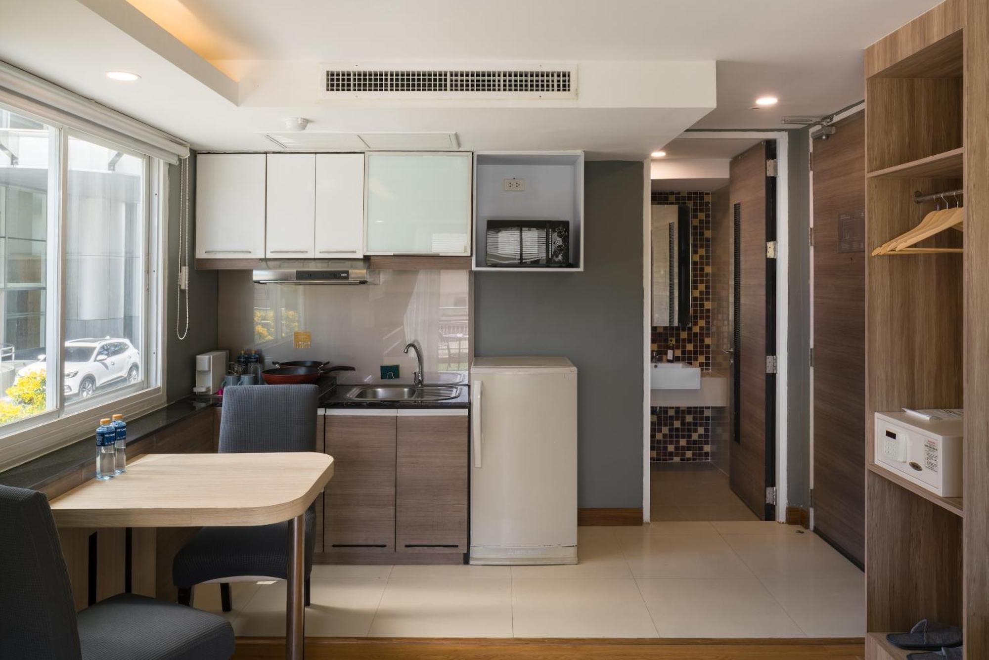 Aspira Suites Sukhumvit 20 Бангкок Экстерьер фото