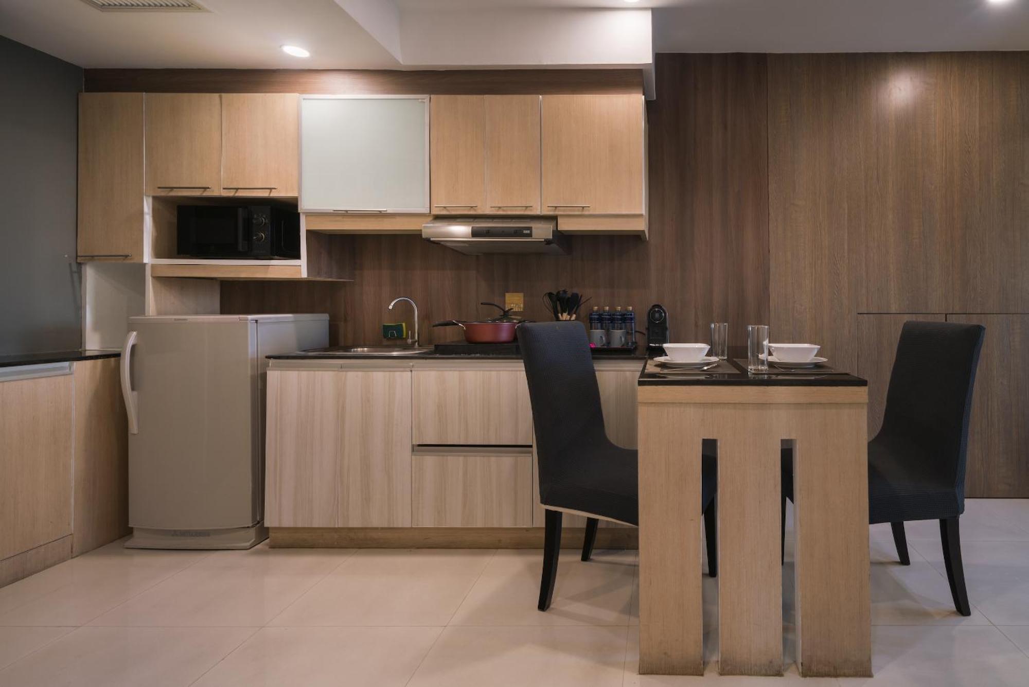 Aspira Suites Sukhumvit 20 Бангкок Экстерьер фото