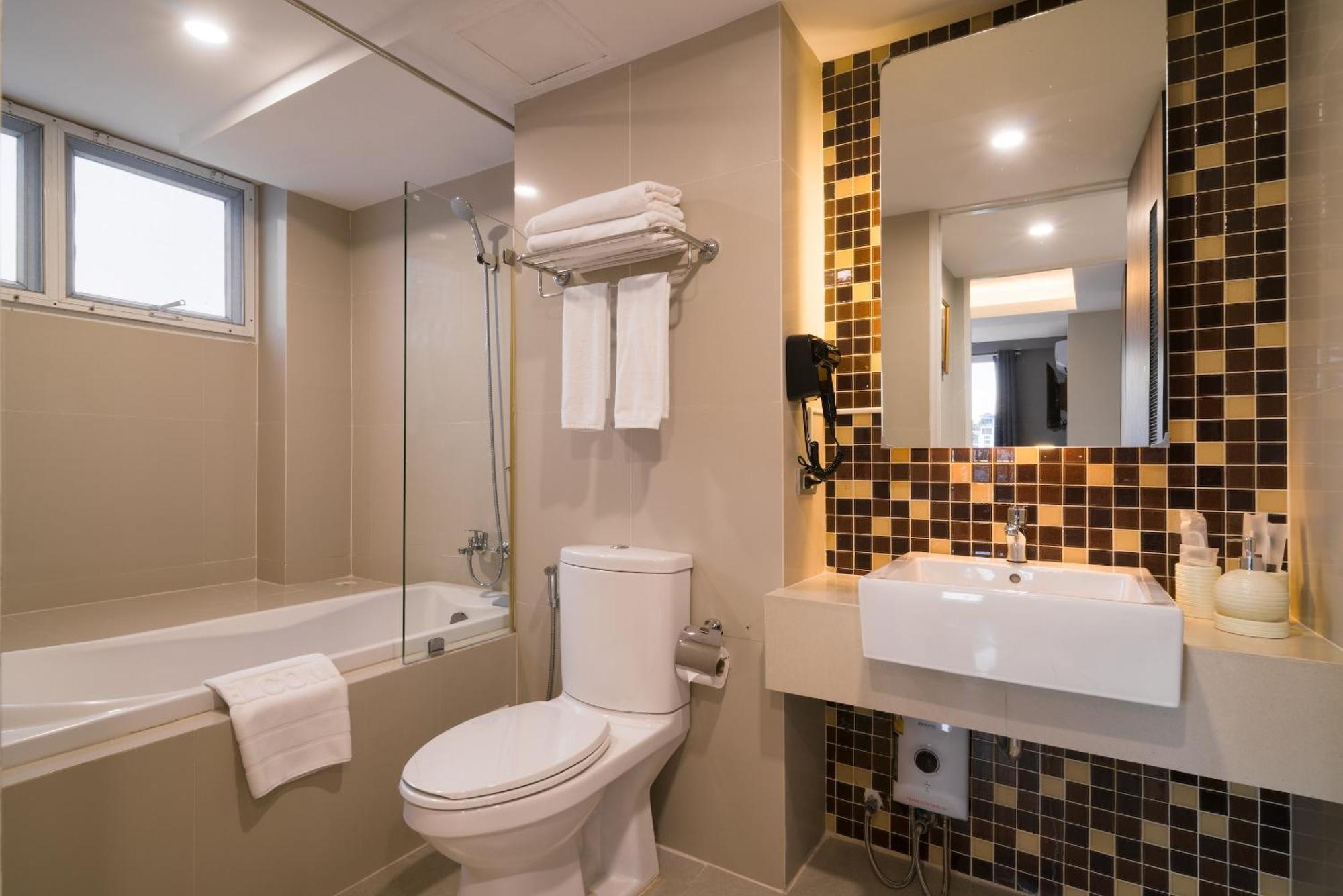 Aspira Suites Sukhumvit 20 Бангкок Экстерьер фото