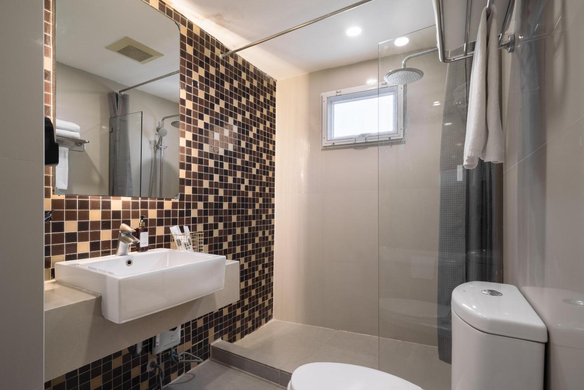 Aspira Suites Sukhumvit 20 Бангкок Экстерьер фото