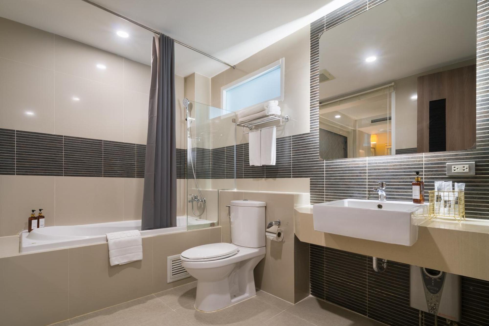 Aspira Suites Sukhumvit 20 Бангкок Экстерьер фото